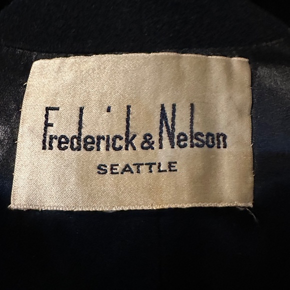 Blk  Fine Wool Vintage 1960s  Mod Style Black Coat w/ Beautiful Gold Buttons - Picture 8 of 16